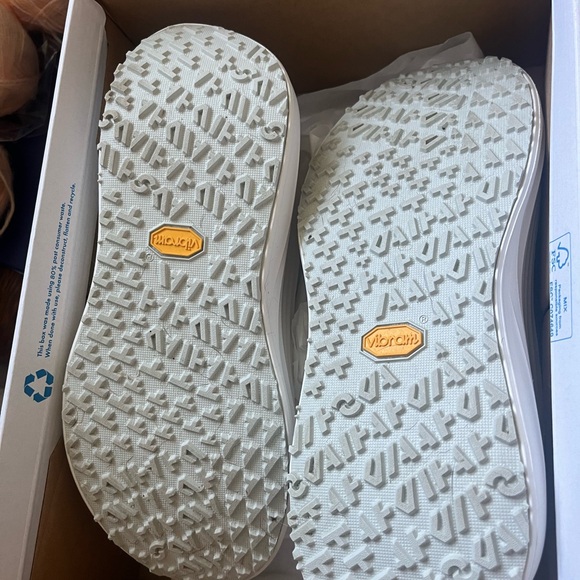 Hoka Thoughtful Creations unisex running shoe - Picture 7 of 8